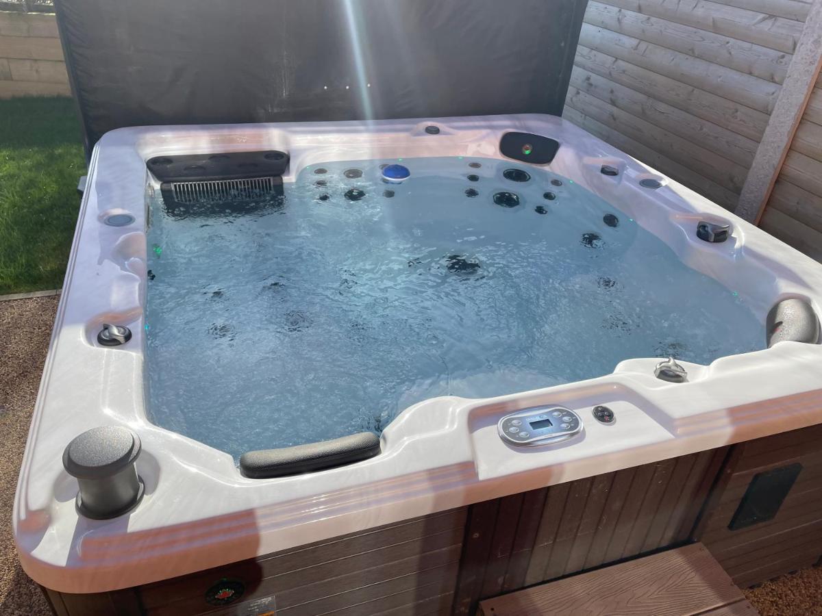 31 Cherry East Riding Of Yorkshire Hot Tub & Fishing Garton Exterior foto