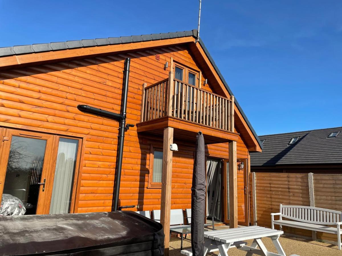 31 Cherry East Riding Of Yorkshire Hot Tub & Fishing Garton Exterior foto